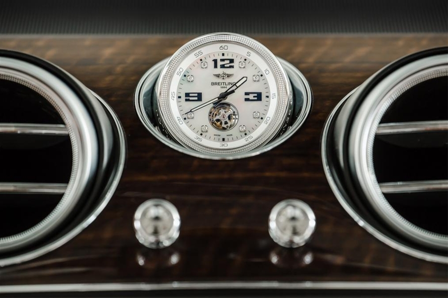 ngam-chiec-bentley-bentayga-dat-nhat-duoc-nu-hoang-anh-dat-hang (11).jpg